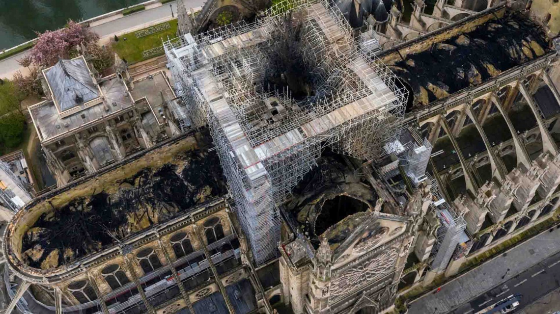 کلیسای نوتردام پس از وقوع آتش سوزی